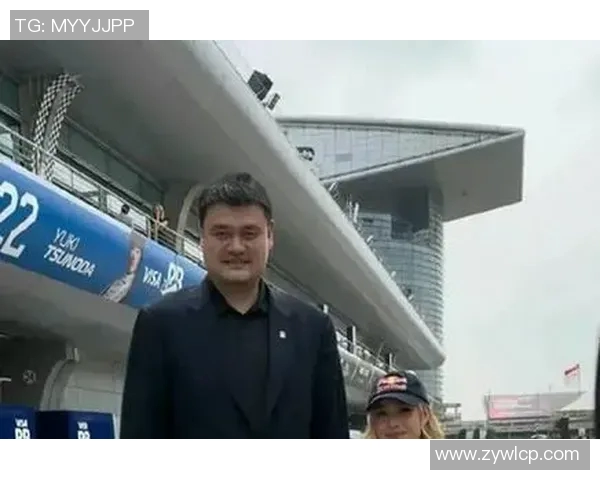 姚明亚运盛会亲临现场与运动员合影留念展现体育精神与友谊之美